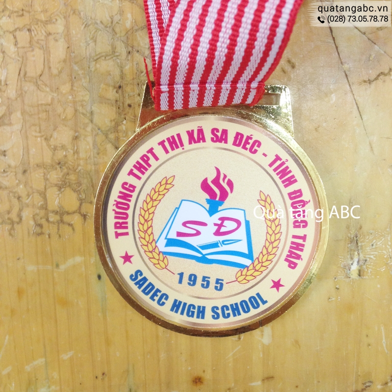 INLOGO làm huy chương cho trường THPT thĩ xã Sa Đéc - tỉnh Đồng Tháp.